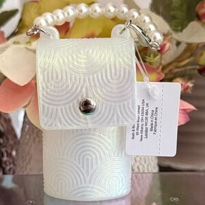 🆕🪷 BATH & BODY WORKS “WHITE PEARL SNAPCASE” POCKETBAC HOLDER. NEW WITH TAGS.